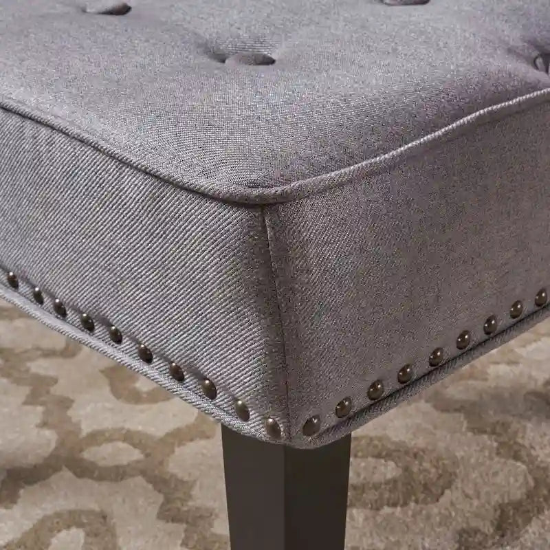 Fauteuil d'appoint rembourré avec clous décoratifs
